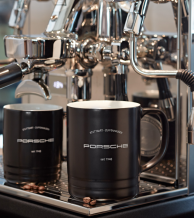 Porsche krūze melna