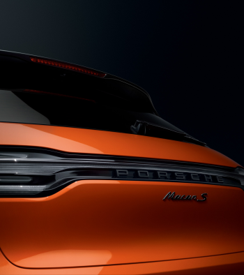 LED aizmugurējie lukturi, ieskaitot gaismas paneli, aptumšoti, melni burti, Macan III