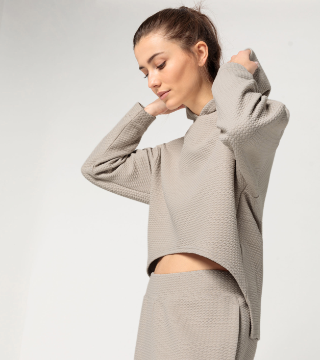 Teksturēts sporta džemperis ar kapuci sievietēm, smilšu krāsā