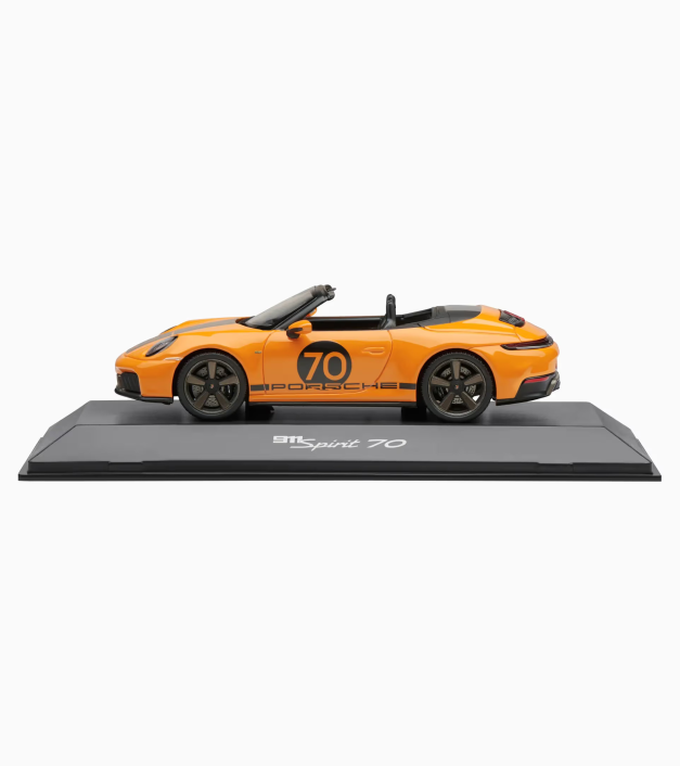 Porsche 911 Spirit 70, oranža