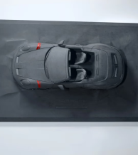 Porsche 911 GT3 S/C – Betona skulptūra ar sarkaniem akcentiem