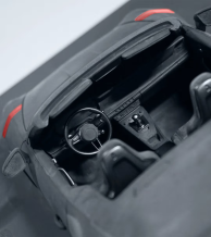 Porsche 911 GT3 S/C – Betona skulptūra ar sarkaniem akcentiem